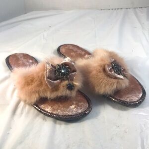 Elegant and Comfy Pink Fur-Trimmed Jeweled Pendant Velvet Women's Thong Slippers